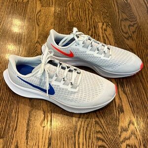 Nike Men's Air Zoom Pegasus 37. Grey, blue, white. Size 10.5